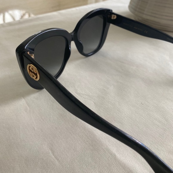 Gucci Cat eye style sunglasses - Picture 3 of 8